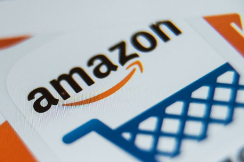  Una imagen tomada el 28 de agosto de 2019 muestra el logotipo de la aplicación de la tienda en línea estadounidense Amazon, que se muestra en una tableta en Lille. (Foto de DENIS CHARLET / AFP) (El crédito de la foto debe leer DENIS CHARLET / AFP / Getty Images) 