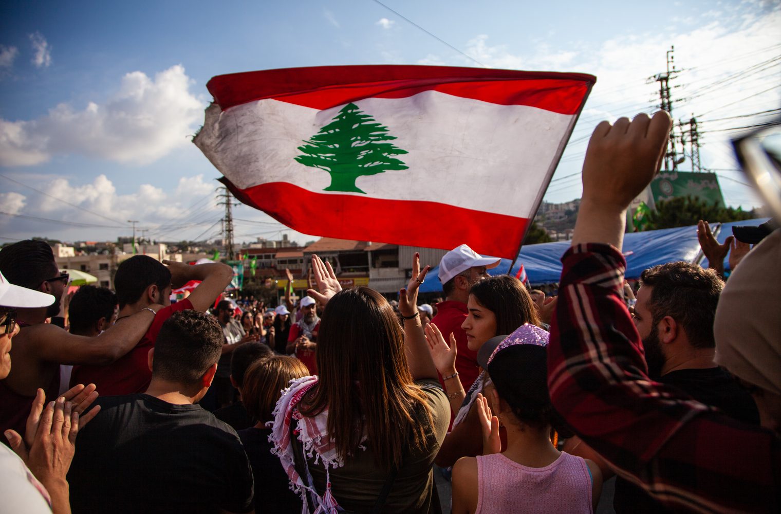  Manifestantes libaneses se reúnen en el Banco Central mientras continúa el cierre financiero 