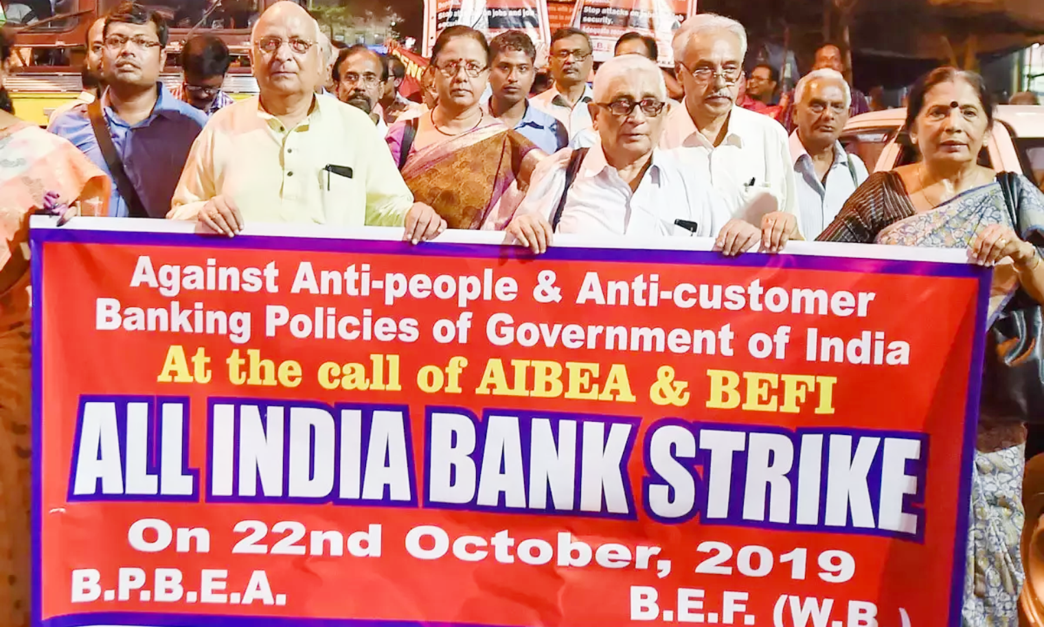 Bank Crisis Spreads in India - Deaths, Strike, Supreme Court Denial Se extiende la crisis bancaria en India - Muertes, huelga, negación de la Corte Suprema "ancho =" 1520 "altura =" 914 "srcset =" https://blackswanfinances.com/wp-content/uploads/2019/10/strike1.png 1520w, https://news.bitcoin.com/wp-content/uploads/2019/10/strike1 -300x180.png 300w, https://news.bitcoin.com/wp-content/uploads/2019/10/strike1-768x462.png 768w, https://news.bitcoin.com/wp-content/uploads/2019 /10/strike1-1024x616.png 1024w, https://news.bitcoin.com/wp-content/uploads/2019/10/strike1-696x419.png 696w, https://news.bitcoin.com/wp-content /uploads/2019/10/strike1-1392x837.png 1392w, https://news.bitcoin.com/wp-content/uploads/2019/10/strike1-1068x642.png 1068w, https://news.bitcoin.com /wp-content/uploads/2019/10/strike1-698x420.png 698w "tamaños =" (ancho máximo: 1520px) 100vw, 1520px