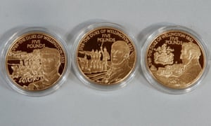 Monedas de oro de Channel Islands que marcan el 150 aniversario de la muerte del duque de Wellington.